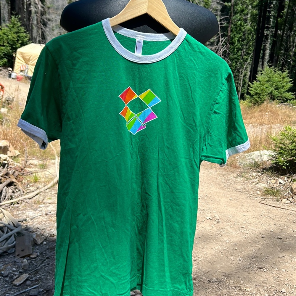 American Apperal retro 1980’s style t-shirt with colorful geometric image size L